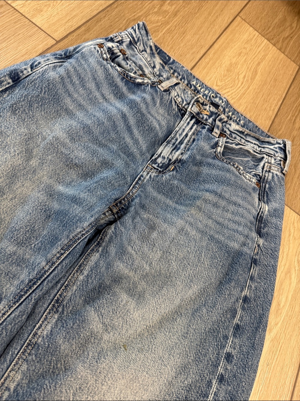 American Eagle Baggy Wide Leg Distressed Jeans Sz 0 Short Back to school Trendy - Picture 3 of 11